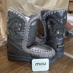 Mou Metallic Gray Boots